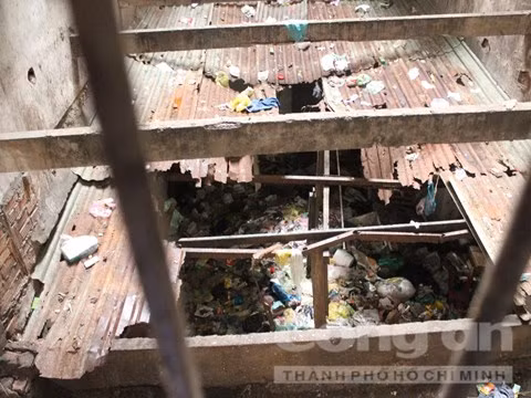 Công nhân khi thì rớt giàn giáo, khi thì bị giật điện chết,…Những án mạng liên tiếp ấy khiến chung cư mãi chưa hoàn thành nay bị đồn thổi với những câu chuyện huyền bí không được xác thực. Ảnh: CA TP.HCM.