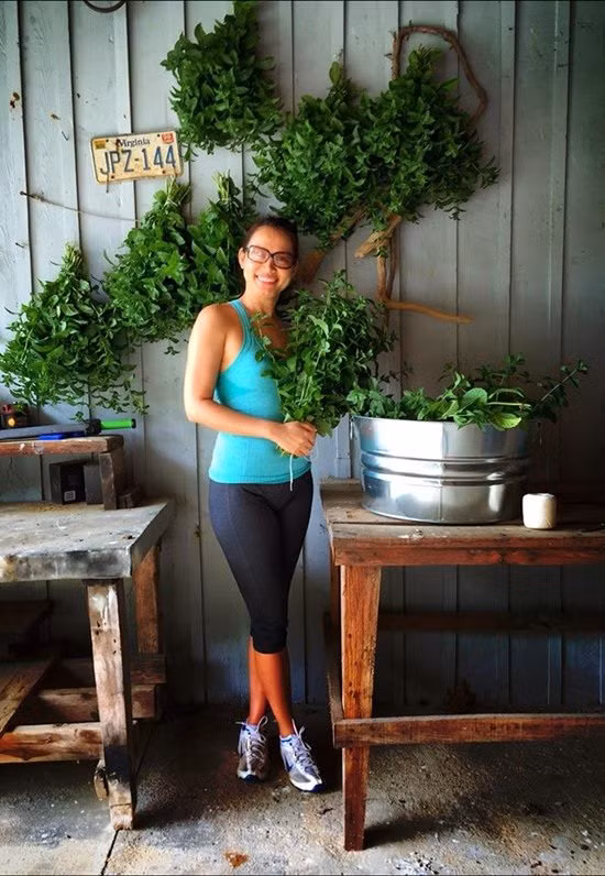  2. Trang trại của Hoa Hậu Ngọc Khánh Dù đã ngoài tứ tuần nhưng Hoa hậu Việt Nam năm 1998 Ngọc Khánh vẫn trẻ trung, nuột nà. Đặc biệt thần thái tươi tắn của hoa hậu không lẫn đi đâu được. Ảnh: Vietnamnet.