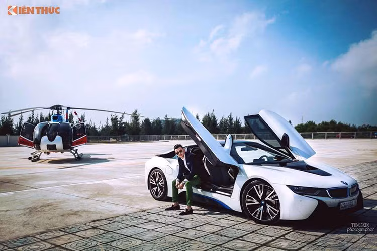  3. Nguyễn Hữu Phước Điển trai và giàu có, Nguyễn Hữu Phước còn được biết đến là người dành nhiều thời gian cho hoạt động từ thiện, giúp đỡ người có hoàn cảnh khó khăn, chính vì thế, anh chàng nhanh chóng hút hồn phái nữ và được chị em ưu ái gọi là soái ca.