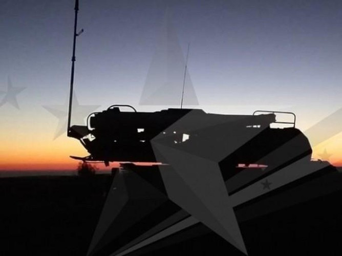 Trước đó có thông tin cho rằng, các tổ hợp phòng không Syria bao gồm Buk-M2E và Pantsir-S1 đã phóng đạn đánh chặn, nhưng bị tác chiến điện tử của Israel chế áp khiến tên lửa đi trượt mục tiêu.