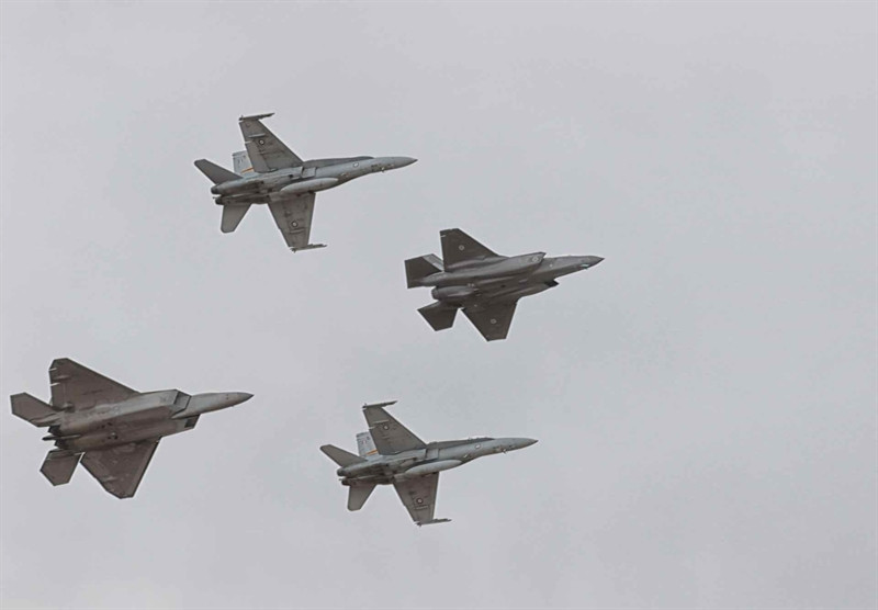 Hệ thống cảm biến IRST21 mới cần phải phát hiện mục tiêu ở khoảng cách mà đảm bảo cho phi đội và nhóm tàu trên biển của Mỹ được an toàn. Nói cách khác, Hoa Kỳ mong muốn thực hiện cuộc tấn công trước vào đối thủ khi phát hiện mục tiêu.