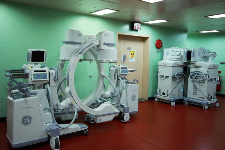 Tàu bệnh viện tiếp nhận các bệnh nhân thông thường để các bệnh viện ở New York tập trung chăm sóc và điều trị cho các bệnh nhân nhiễm dịch bệnh COVID-19.