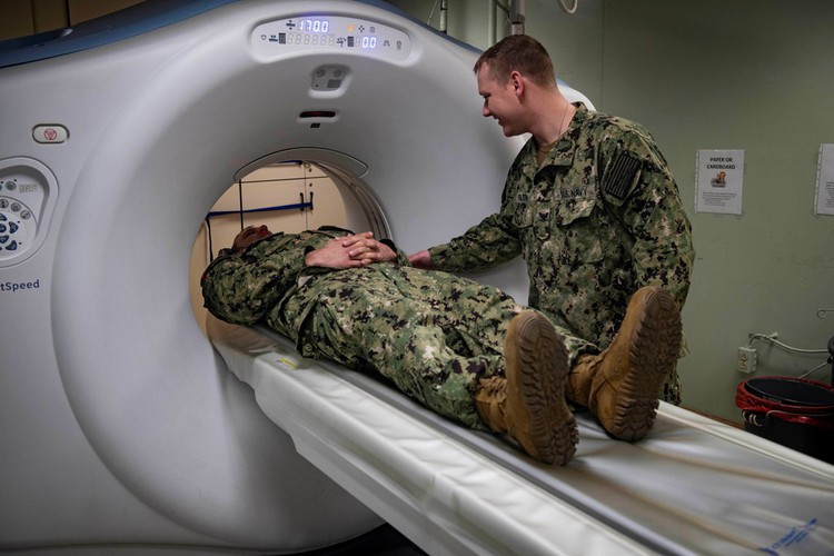 Tuy vậy, thống đốc New York nói rằng sự hiện diện của con tàu tại cầu cảng Manhattan không còn cần thiết và có thể điều động nó đi nơi khác.