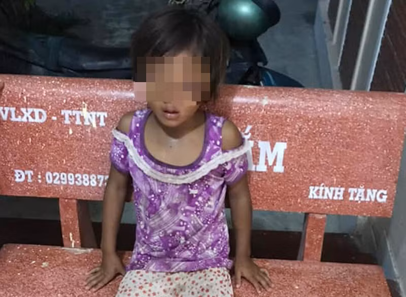 Con gai 6 tuoi bi cha troi tay roi danh dap khong thuong tiec