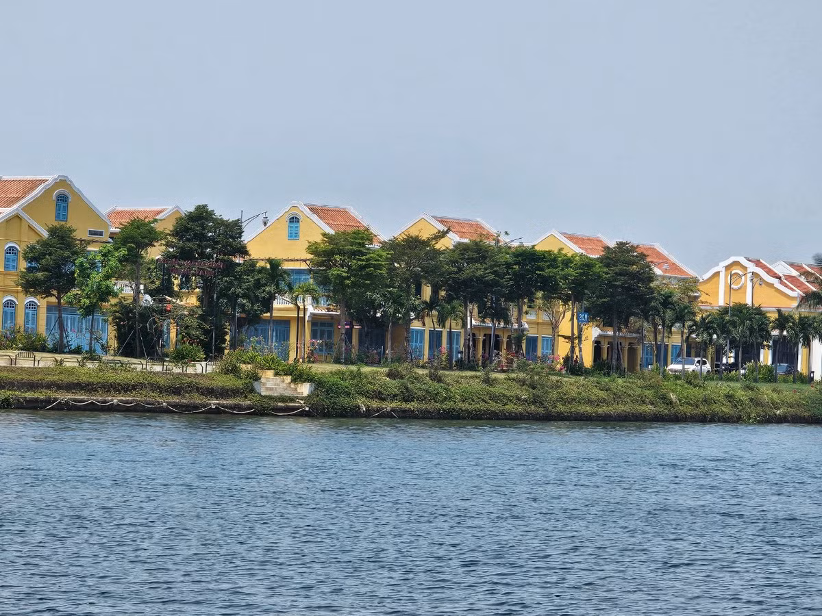 Thanh tra tỉnh Quảng Nam đề nghị Sở Xây dựng và Trung tâm Kiểm định chất lượng xây dựng Quảng Nam nghiêm túc chấn chỉnh rút kinh nghiệm những tồn tại, thiếu sót trong việc cấp giấy phép xây dựng, thẩm tra thiết kế xây dựng cho Dự án Công viên văn hóa chủ đề “Ấn tượng Hội An” như kết quả thanh tra đã nêu.