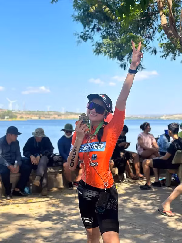 Người đẹp gốc Hà thành có đam mê bất tận với loạt môn thể thao như chạy bộ, bơi, đạp xe, yoga, thiền, vẽ...