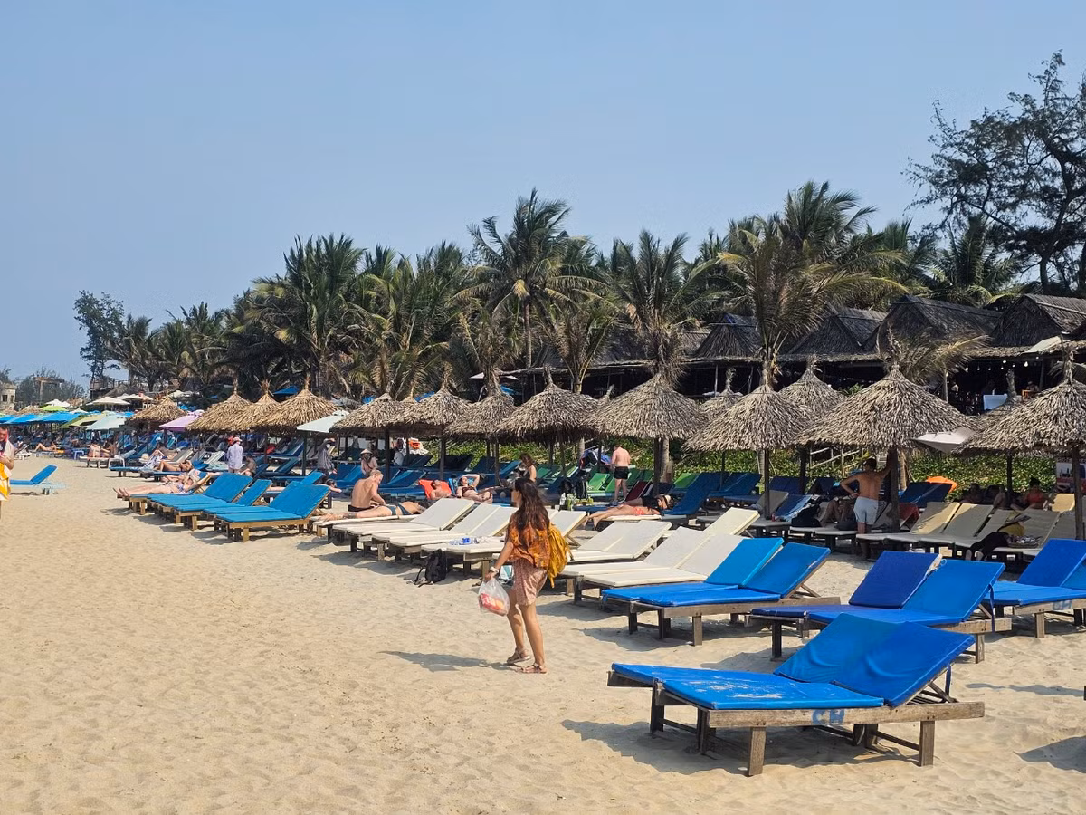  Đợt nghỉ lễ 30/4-1/5 năm nay, nắng nóng gay gắt trên diện rộng khắp khu vực miền Trung, nhiều nơi ở Đà Nẵng, Quảng Nam xấp xỉ 40 độ C.