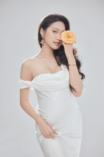 Bên cạnh đó, làn da và nhan sắc của cô nàng cũng khiến dân tình hết lời khen ngợi.