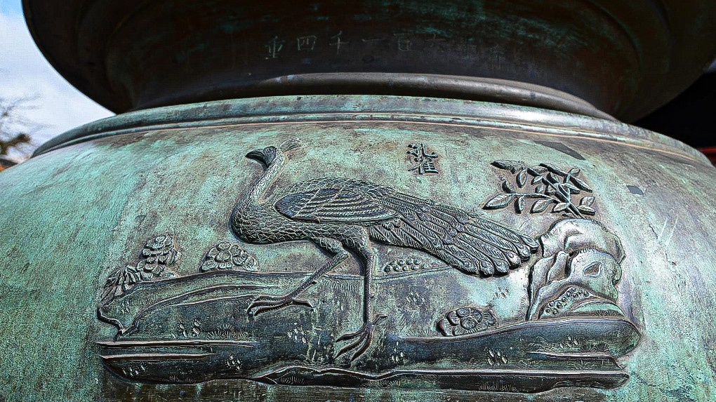 Với ý nghĩa "Chú cửu đỉnh dĩ tượng thành công" (đúc chín đỉnh thể hiện sự thành công) thể hiện sự trường tồn của triều đại, các hình ảnh được lựa chọn thể hiện trên chín đỉnh cũng có thể coi là bộ bách khoa toàn thư sống động về Việt Nam thời bấy giờ.