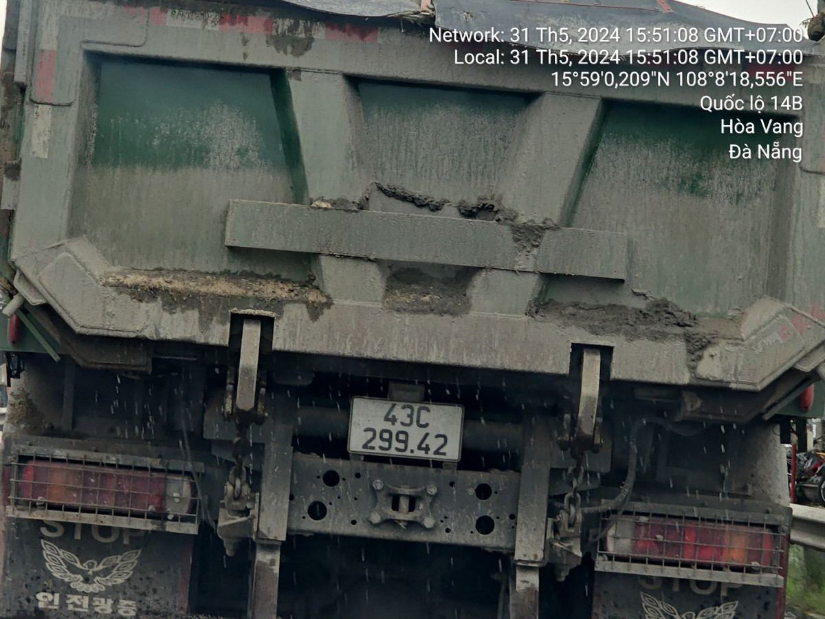 Đến thời điểm này, tình hình xe chở cát ướt, chảy nước xuống đường vẫn đang hằng ngày tiếp diễn trên Quốc lộ 14B, gây ô nhiễm môi trường, nguy cơ cao gây tai nạn giao thông cho người dân khi tham gia giao thông. Báo Tri Thức và Cuộc Sống sẽ tiếp tục thông tin.