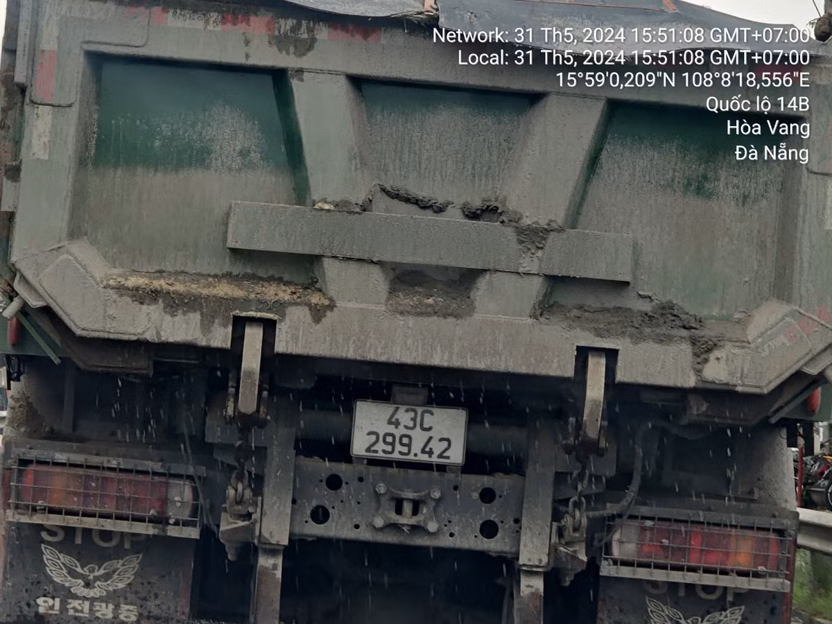 Đến thời điểm này, tình hình xe chở cát ướt, chảy nước xuống đường vẫn đang hằng ngày tiếp diễn trên Quốc lộ 14B, gây ô nhiễm môi trường, nguy cơ cao gây tai nạn giao thông cho người dân khi tham gia giao thông. Báo Tri Thức và Cuộc Sống sẽ tiếp tục thông tin.