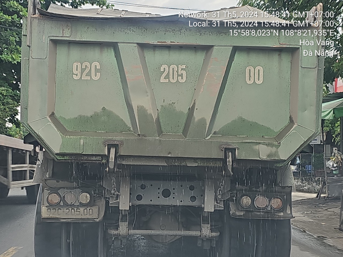 Phóng viên chúng tôi đã chủ động cung cấp hình ảnh xe có dấu hiệu vi phạm cụ thể đến Trưởng phòng cảnh sát giao thông TP. Đà Nẵng Phan Ngọc Truyền.