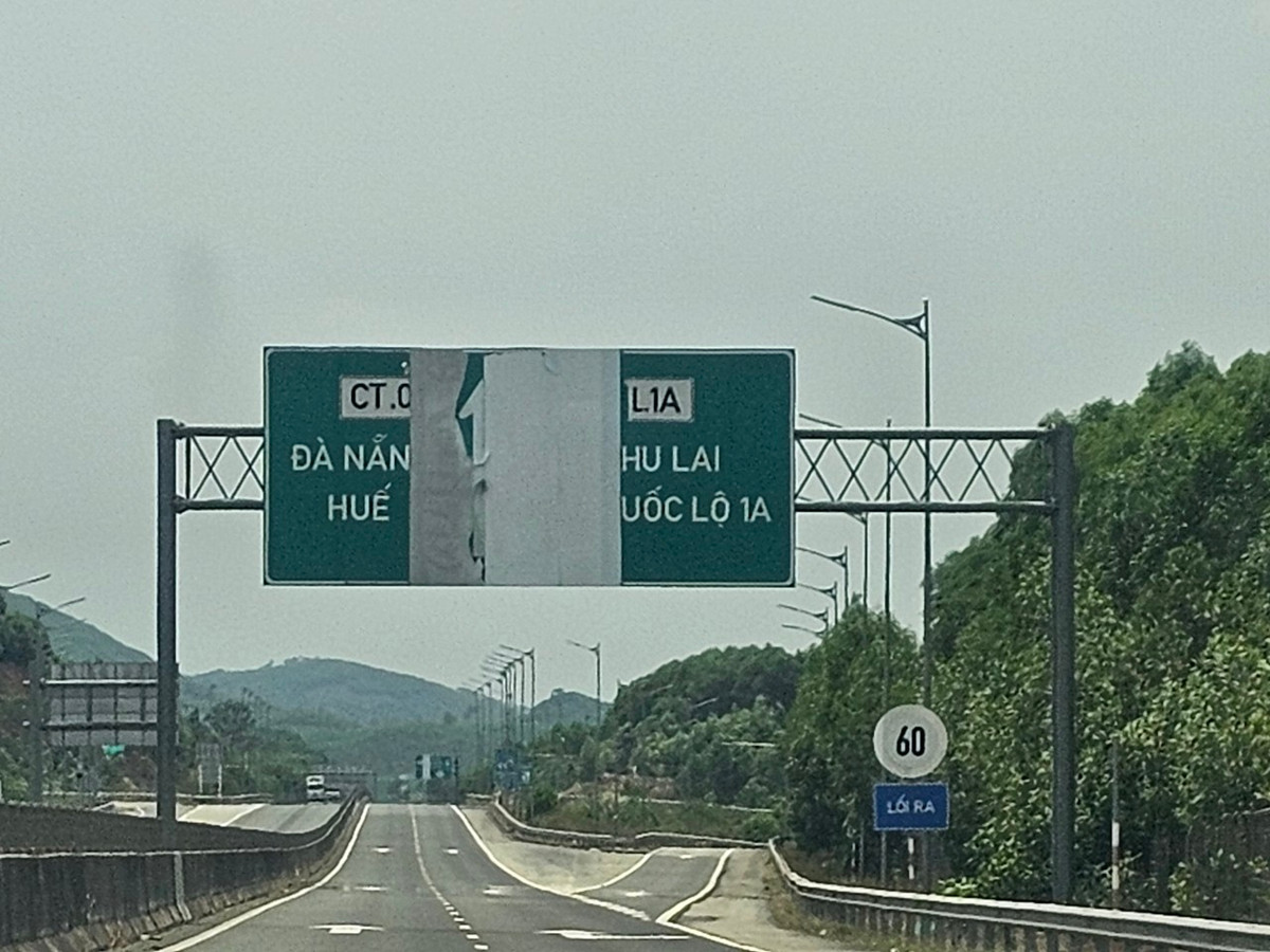 Theo thông tin ban đầu, khoảng 11h30 trưa 3/5, xe tải chở lợn đang lưu thông theo hướng từ Quảng Ngãi ra Đà Nẵng đến Km89 thì bất ngờ xảy ra tai nạn.