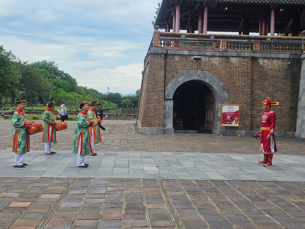 Đây là một trong những nghi lễ cung đình xưa được phục dựng nhằm làm phong phú các hoạt động phục vụ du lịch tại khu di sản Cố Đô Huế.