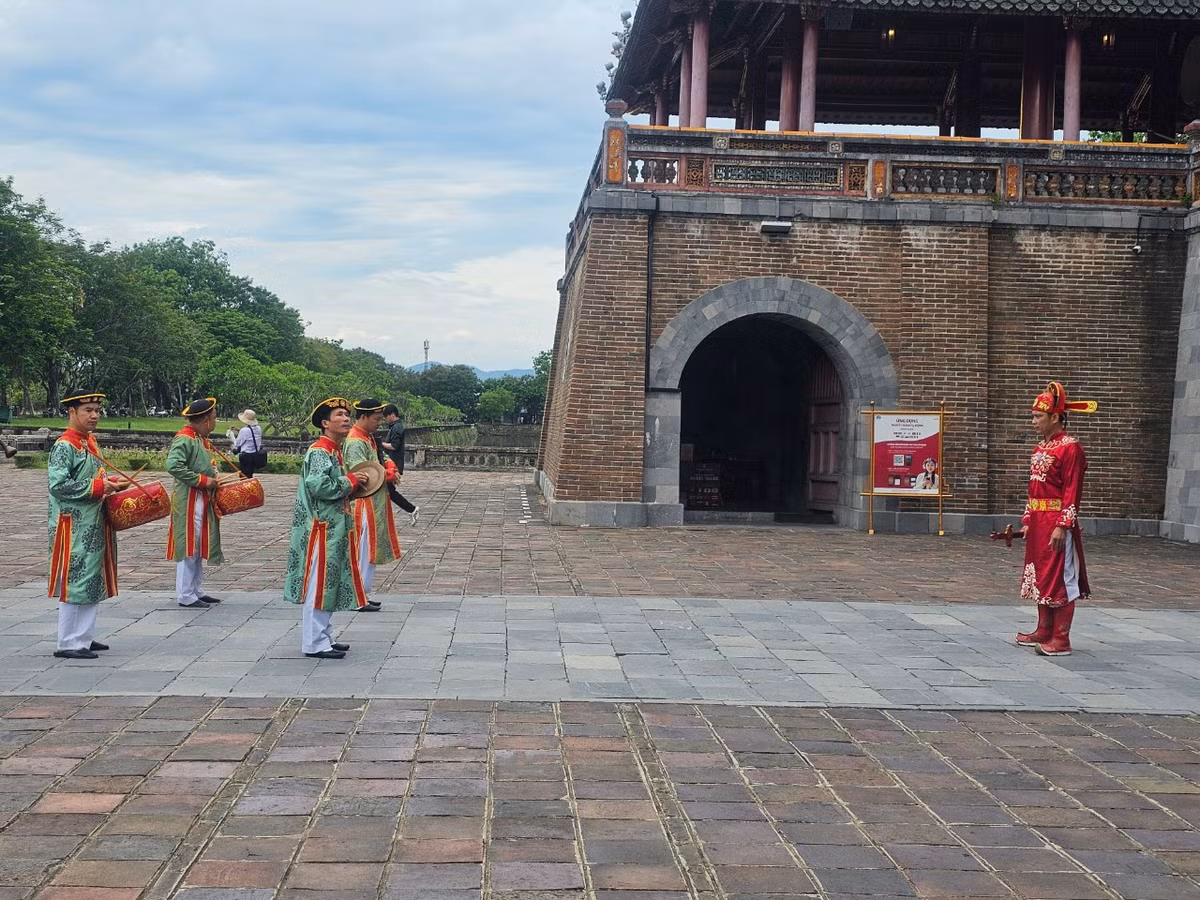Đây là một trong những nghi lễ cung đình xưa được phục dựng nhằm làm phong phú các hoạt động phục vụ du lịch tại khu di sản Cố Đô Huế.