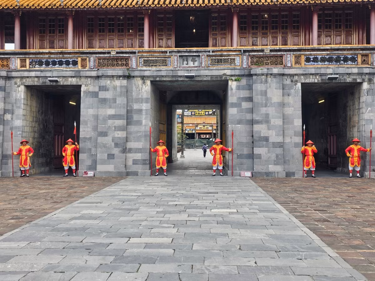 Đại Nội Huế có hai khu vực chính là Hoàng Thành và Tử Cấm Thành. Hoàng Thành là nơi vua thiết triều và làm việc, bao gồm Cổng Ngọ Môn và Điện Thái Hòa.