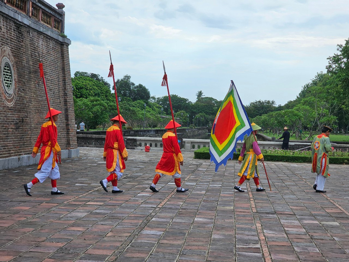 Ngoài việc giúp du khách hiểu thêm về các hoạt động trong cung cấm của triều Nguyễn, việc phục dựng nghi lễ đổi gác còn góp phần bảo tồn, phát huy giá trị văn hóa phi vật thể của di sản Huế.