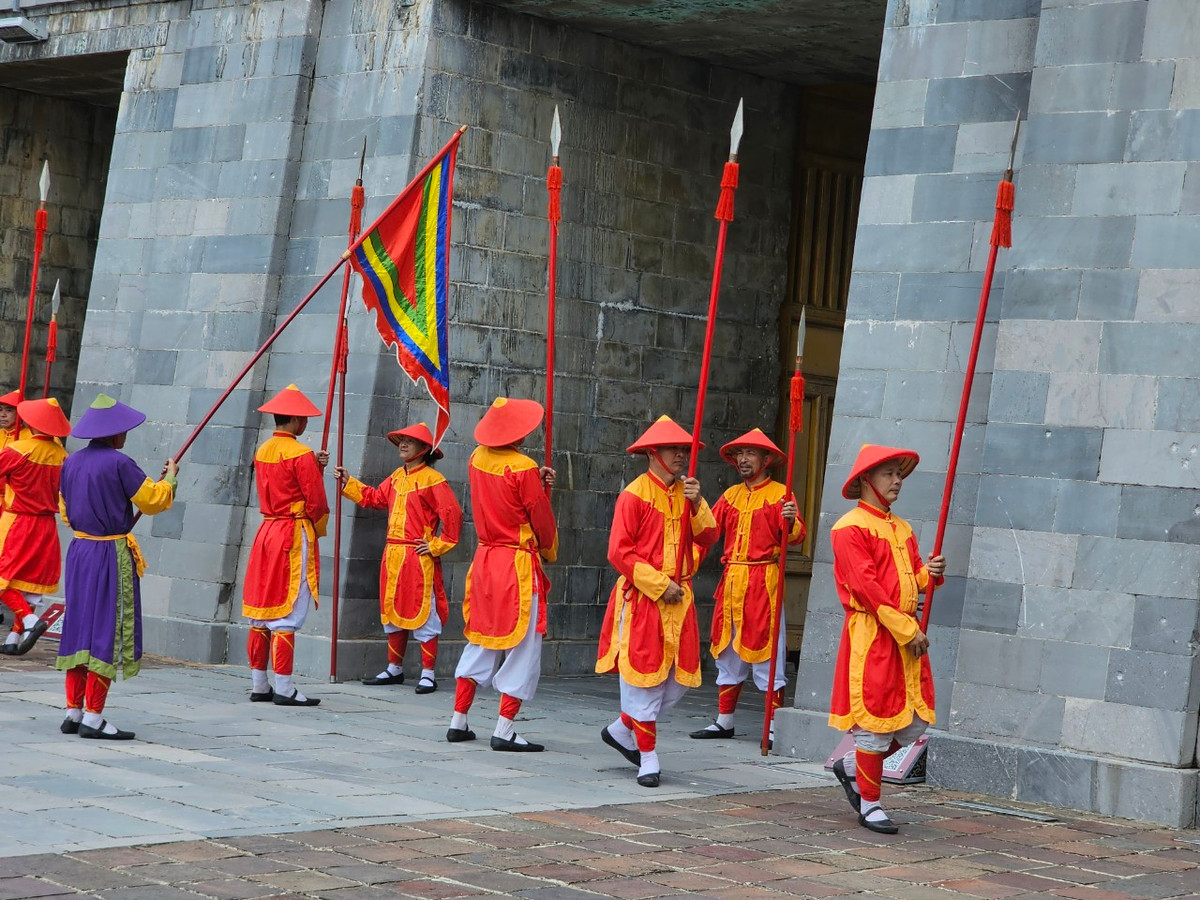 Việc phục dựng Lễ đổi gác giúp du khách hiểu biết thêm những nét văn hóa cung đình triều Nguyễn.