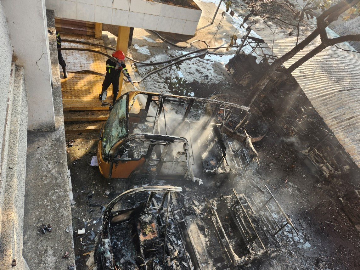 Đám cháy được dập tắt sau khoảng 30 phút.