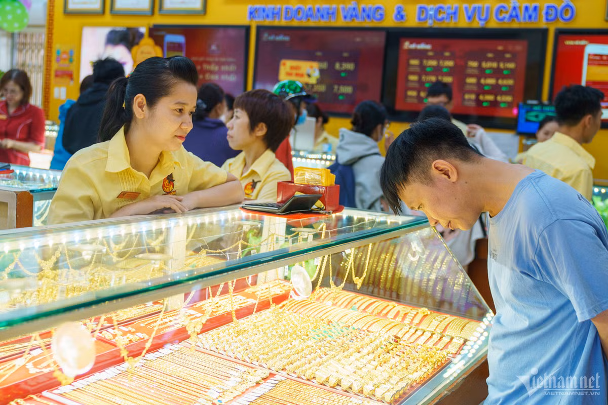 Đề xuất cấm mua bán vàng bằng tiền mặt, tốt nhưng khó thực hiện De xuat cam mua ban vang bang tien mat, tot nhung kho thuc hien