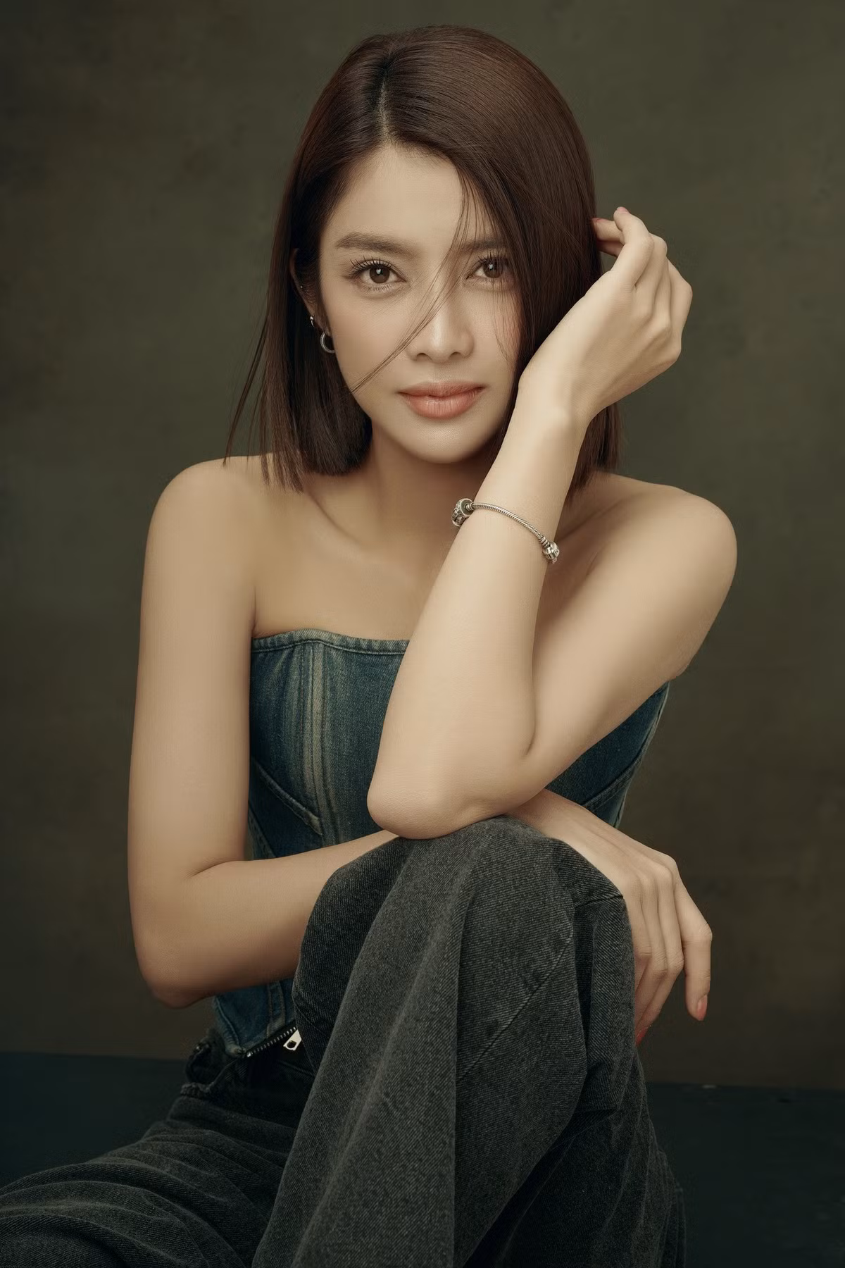 Chia sẻ với VietNamNet, Trình Mỹ Duyên bày tỏ áp lực khi lần đầu hợp tác với đàn anh Doãn Quốc Đam. Tuy nhiên, chính Doãn Quốc Đam là người đã nâng đỡ và đẩy cảm xúc giúp Mỹ Duyên thể hiện tốt vai diễn của mình.