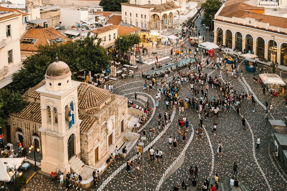 Thành cổ Acropolis tại Athens (Hy Lạp) đón 20.000 lượt khách mỗi ngày, đạt giới hạn số lượng khách được phép tham quan tại đây. Để đến tham quan địa điểm này, du khách phải đặt trước theo các khung giờ được chỉ định. Vào năm nay, hệ thống đặt chỗ cũng sẽ được áp dụng cho các điểm tham quan khác trên toàn quốc. Ảnh: Andrea Leopardi/Unsplash.