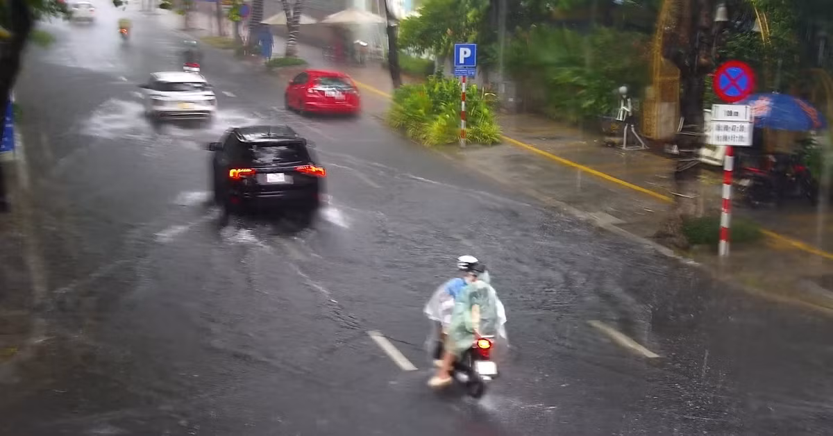Mới mưa dông đầu hè, nhiều người dân Đà Nẵng đã "thót tim" lo cảnh "hễ mưa là ngập" tái diễn.