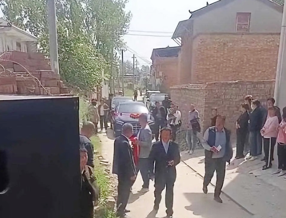 Nho nham ngay cuoi, chu re den co dau som 5 hom