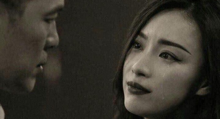 Ngay cuoi, toi len lau nuoc mat truoc canh chong be con trai vao phong