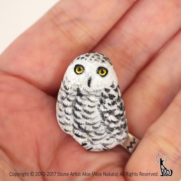 "Khi đi dạo quanh bờ sông và bắt gặp một hòn đá, tôi cảm giác như nó cũng được định mệnh sắp đặt để gặp tôi. Tôi không tùy tiện vẽ lên bất cứ viên đá nào mình gặp mà nó phải cho tôi cảm hứng sáng tác", cô kể.