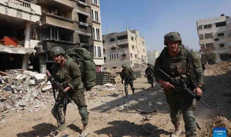 Theo cuộc điều tra, Daqsa, chỉ huy Tiểu đoàn 52 của lữ đoàn, cùng hai sĩ quan khác đã ra khỏi xe tăng ở Jabaliya và đi bộ vài mét đến một điểm quan sát. Địa điểm này đã bị gài bom thuốc nổ, khiến Daqsa tử vong ngay tại chỗ, chỉ huy Tiểu đoàn 52 bị thương nặng và làm bị thương hai sĩ quan khác, những người được liệt kê trong tình trạng nhẹ và trung bình. Ảnh: Xinhua.