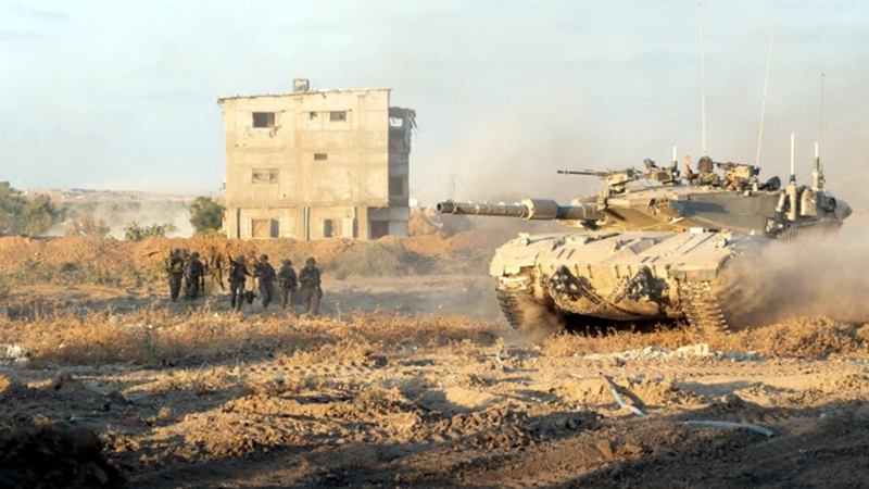 Trước cuộc tấn công bất ngờ của Hamas, Quân đội Israel rõ ràng có phần bị động. Trước đó, họ đã tuyên bố xung đột tại dải Gaza đang đi vào hồi kết và chỉ triển khai một số lượng nhỏ xe chiến đấu bộ binh và xe bọc thép hạng nhẹ để tuần tra, do đó khó có thể nhanh chóng đối phó với đợt tấn công dữ dội của Hamas. Ảnh: IDF.