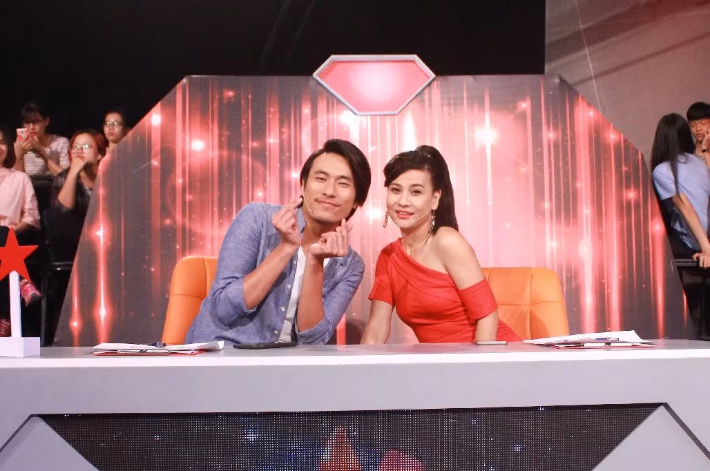 Dù vậy, sự hóm hỉnh duyên dáng của Kiều Minh Tuấn và Cát Phượng khiến anh dành được không ít sự yêu mến khi tham gia "Gương mặt phu thê".