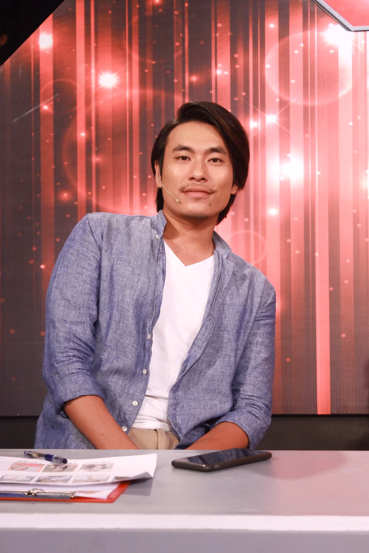 Tuy nhiên với khán giả của "Gương mặt phu thê" lại khá quen thuộc với hình ảnh Kiều Minh Tuấn bình dân, hài hước và có phần siêu quậy cùng bạn gái Cát Phượng khi tham gia chương trình này.