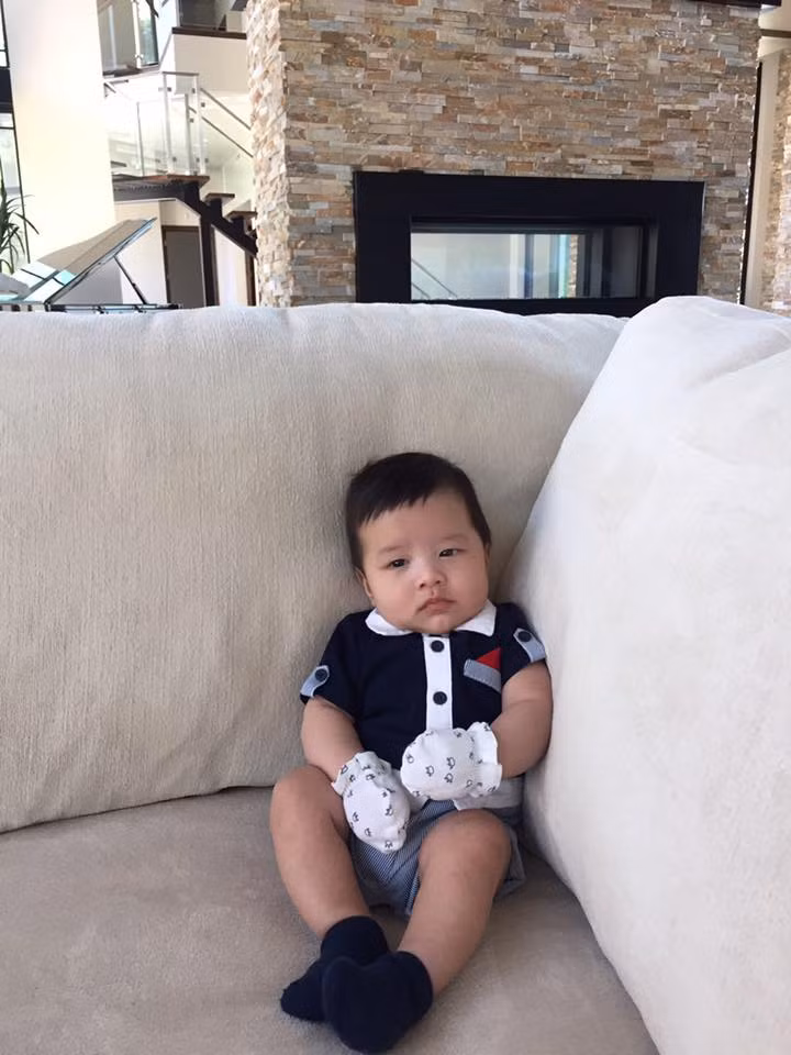 Thiên Từ được gần ba tháng tuổi và luôn đáng yêu.