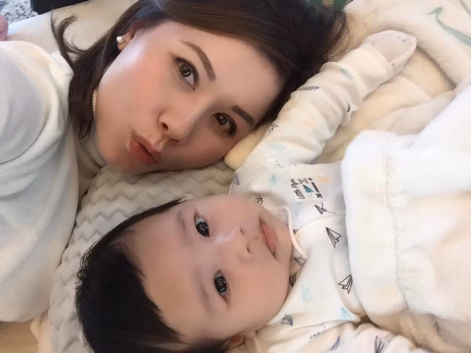 Sau khi sinh con, Thủy Tiên được ông xã hết mực chăm sóc. Hiện tại, cô vẫn dành toàn bộ thời gian ở bên con trai và chưa đi làm lại. Cô thường xuyên khoe hình ảnh con trai cưng trên trang cá nhân và nhận được nhiều lời khen cùng lời chúc phúc của người hâm mộ.