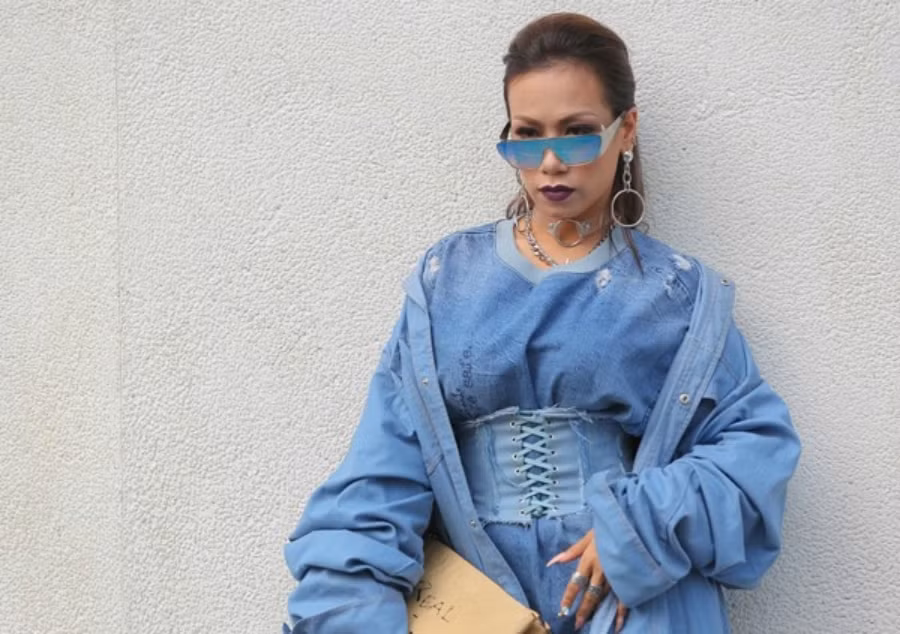 Với những người yêu thích thời trang Việt, Lyskeli không còn là cái tên quá lạ lẫm. Cô nàng sinh năm 1990 này đã từng góp mặt trong khá nhiều dự án thời trang hợp tác với những tên tuổi hàng đầu của showbiz Việt như Minh Hằng, Tóc Tiên, Đông Nhi, Hương Tràm, Mây, Hoàng Hải, Karik, Cường seven, Thiều Bảo Trâm, LipB, Uni5, Sgirls, người mẫu Andrea....