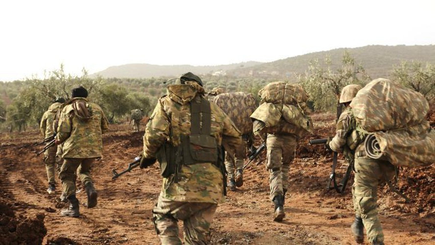 Do đó Ankara đã tìm thấy một giải pháp tuyệt vời, cho phép người Thổ Nhĩ Kỳ "bắn trúng hai con chim chỉ bằng một mũi tên", đó là đưa các tay súng cực đoan được tuyển mộ ở Syria đến Libya.