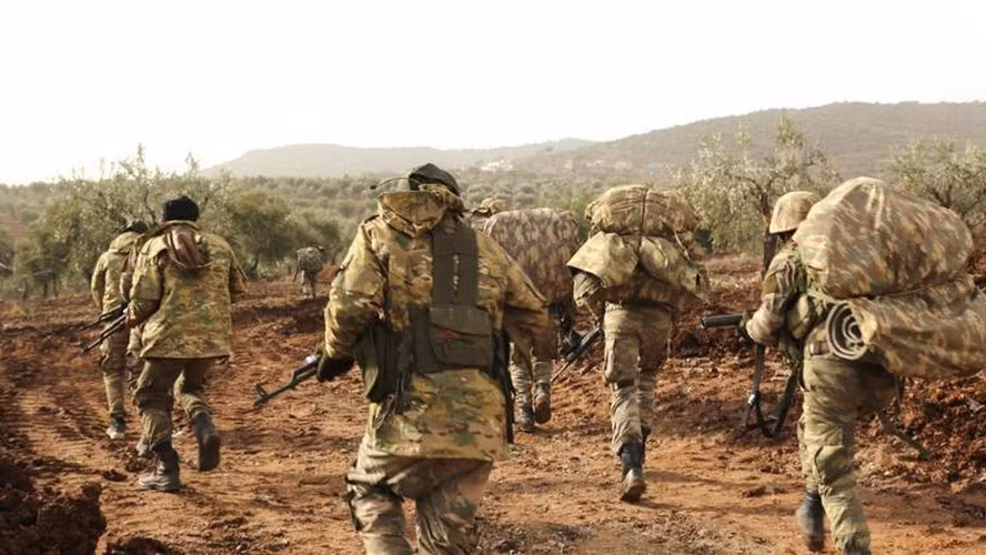 Do đó Ankara đã tìm thấy một giải pháp tuyệt vời, cho phép người Thổ Nhĩ Kỳ "bắn trúng hai con chim chỉ bằng một mũi tên", đó là đưa các tay súng cực đoan được tuyển mộ ở Syria đến Libya.