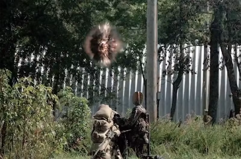 Ngoài ra, họ tìm cách chế tạo ra một loại đạn tương tự có kích cỡ lớn hơn, khoảng 40 mm. Tuy nhiên, việc tăng kích thước của quả đạn cũng đồng nghĩa với việc tăng trọng lượng của khẩu XM25 và điều này không phù hợp cho nhiệm vụ cơ động trên chiến trường đối với binh sĩ.