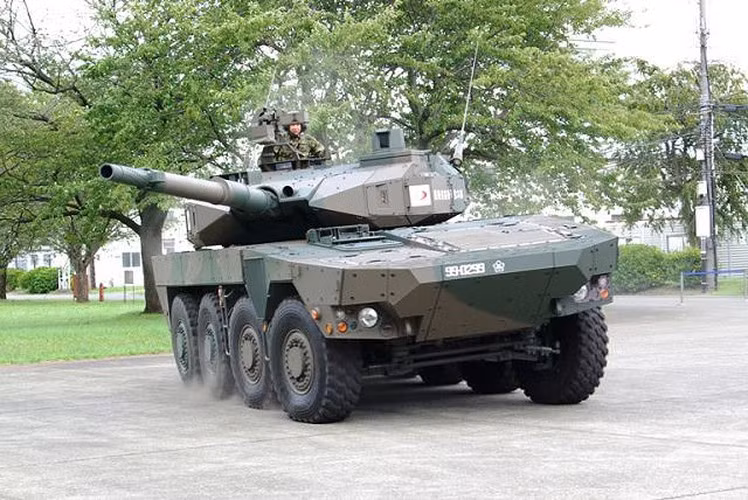 Type-16 được trang bị pháo 105mm bắn đạn tiêu chuẩn của NATO và hai súng máy có cỡ nòng khác nhau.