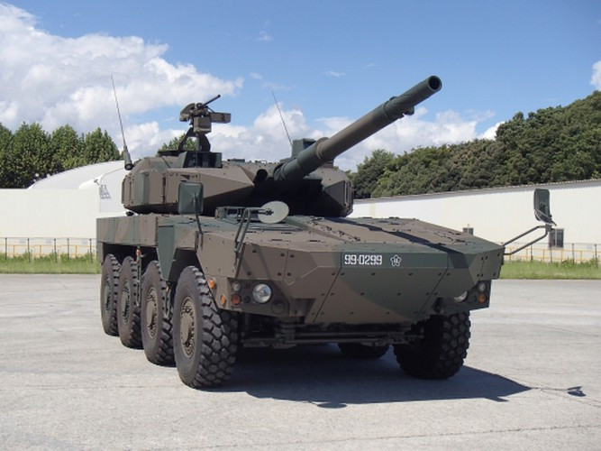 Xe tăng bánh lốp Type-16 ra mắt lần đầu vào năm 2013 sau 6 năm phát triển.