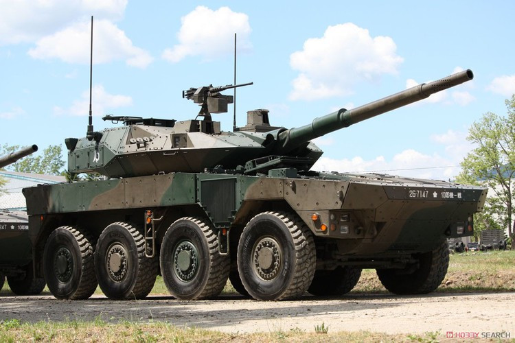 Việc sản xuất các nguyên mẫu được trao cho Công ty công nghiệp nặng Mitsubishi, sau đó cũng chính công ty này được giao để sản xuất loạt.