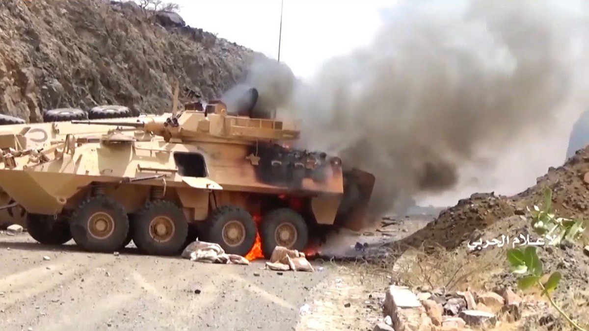 Bên cạnh hàng nghìn binh sĩ Saudi Arabia thiệt mạng hoặc bị bắt sống thì Houthi còn phá hủy cũng như thu giữ được rất nhiều xe thiết giáp hiện đại và đắt tiền.