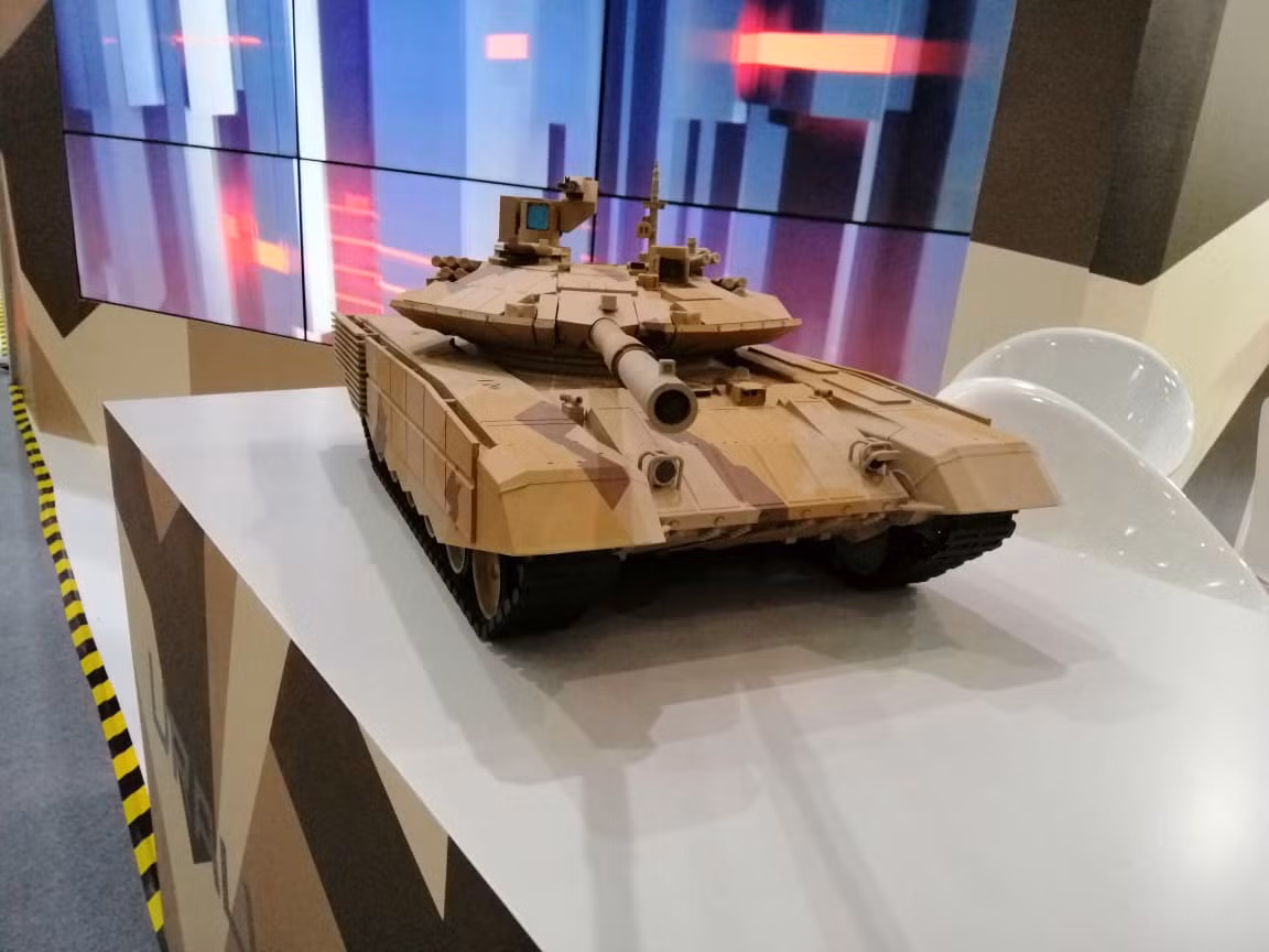 Mô hình xe tăng chiến đấu chủ lực T-90MS được nhà sản xuất nổi tiếng UralVagonZavod của Nga mang sang trưng bày tại Triển lãm DSE Vietnam 2019.