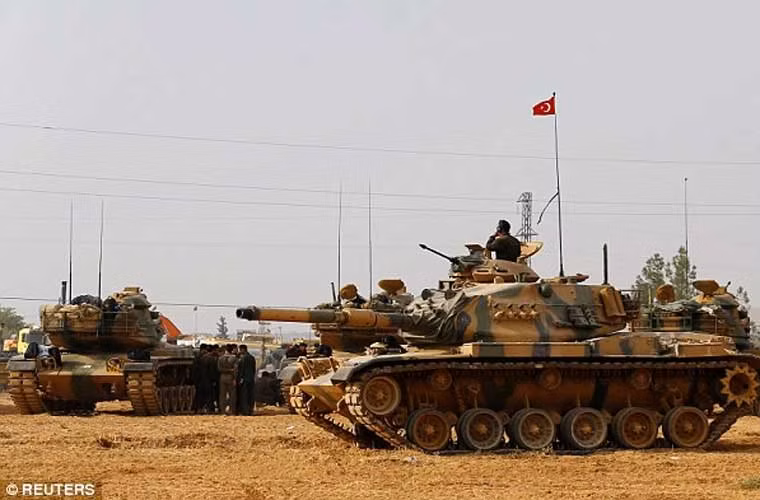 Xe tăng và binh sỹ Thổ Nhĩ Kỳ tham gia chiến dịch "Lá chắn Euphrates".