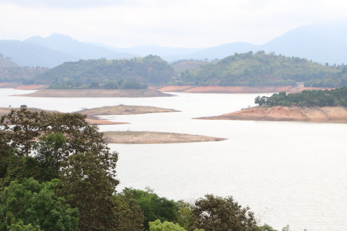 Hồ Hàm Thuận ở huyện Hàm Thuận Bắc, Bình Thuận đang ở ngưỡng mực nước chết