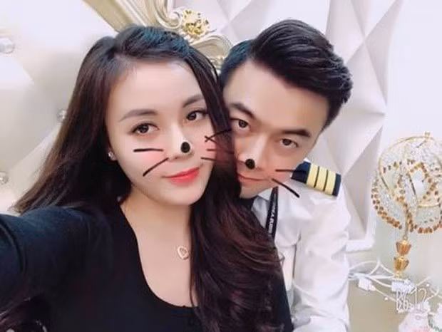 Hà Duy và Âu Hà My cũng là cặp đôi ngành hàng không đáng chú ý. Anh chàng này không theo đuổi sự nghiệp diễn xuất như thuở bé, mà anh đang làm phi công, hiện là cơ phó của một hãng hàng không nổi tiếng của Việt Nam.