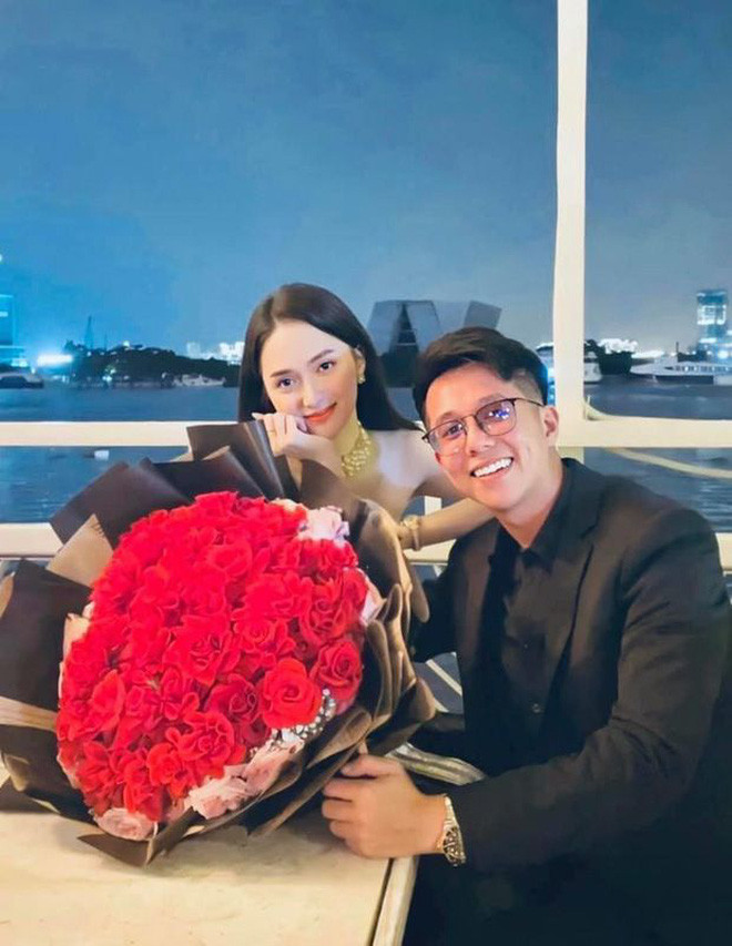 Matt Liu và Hương Giang vừa qua đã tận hưởng giây phút hạnh phúc trong ngày kỉ niệm 2 tháng bên nhau.