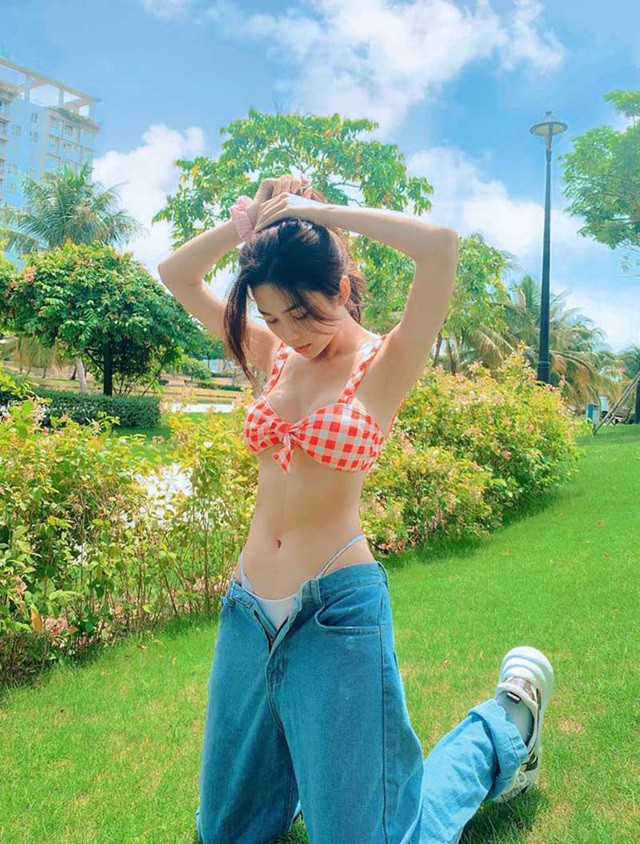 Đa số bình luận để lại đều khen ngợi nhan sắc xinh xắn cùng vòng eo con kiến “hút mắt” của cô gái này.